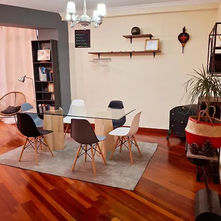 Vista Triangular Apartment *