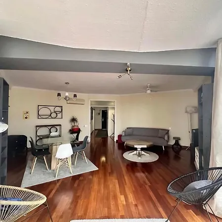 Vista Triangular Apartment
